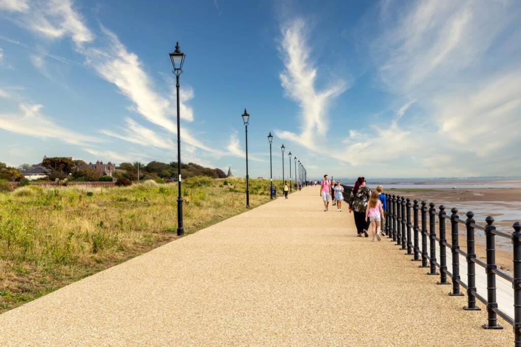 A Cheerful Three Bedroom House In Leafy Lytham Lytham St Annes Exteriér fotografie